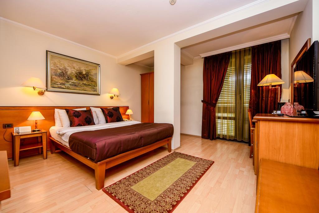 Arber Hotel Tirana Bagian luar foto